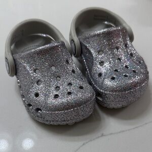CROCS Sparkly Silver Kids Clogs - 4C